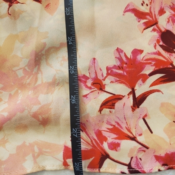Bundle Only:‎ Rose + Olivia Spring Forward Floral Flowy Top  Size L - Picture 12 of 15